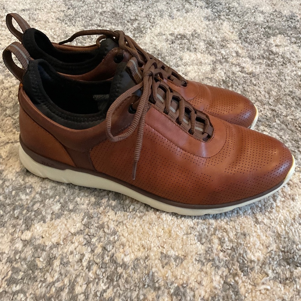 Johnston & Murphy XC4 Dress Sneakers